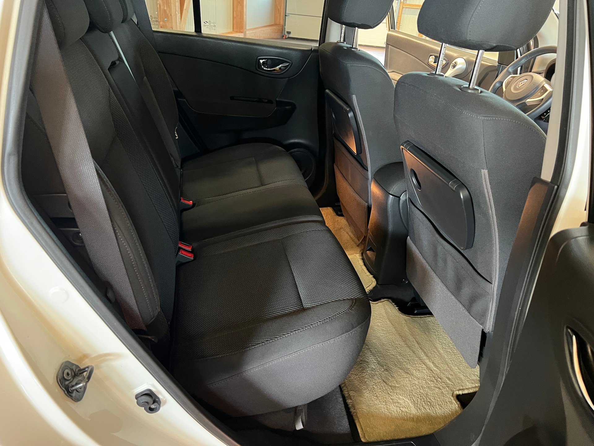 RENAULT Koleos 2.5 Expression 4x4-image-13
