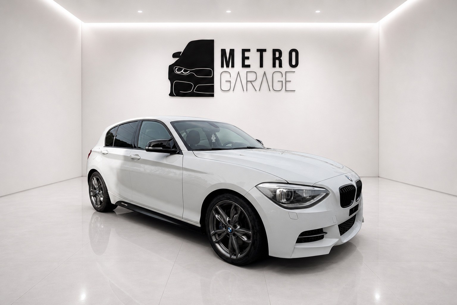 BMW M135i xDrive Steptronic-image-6