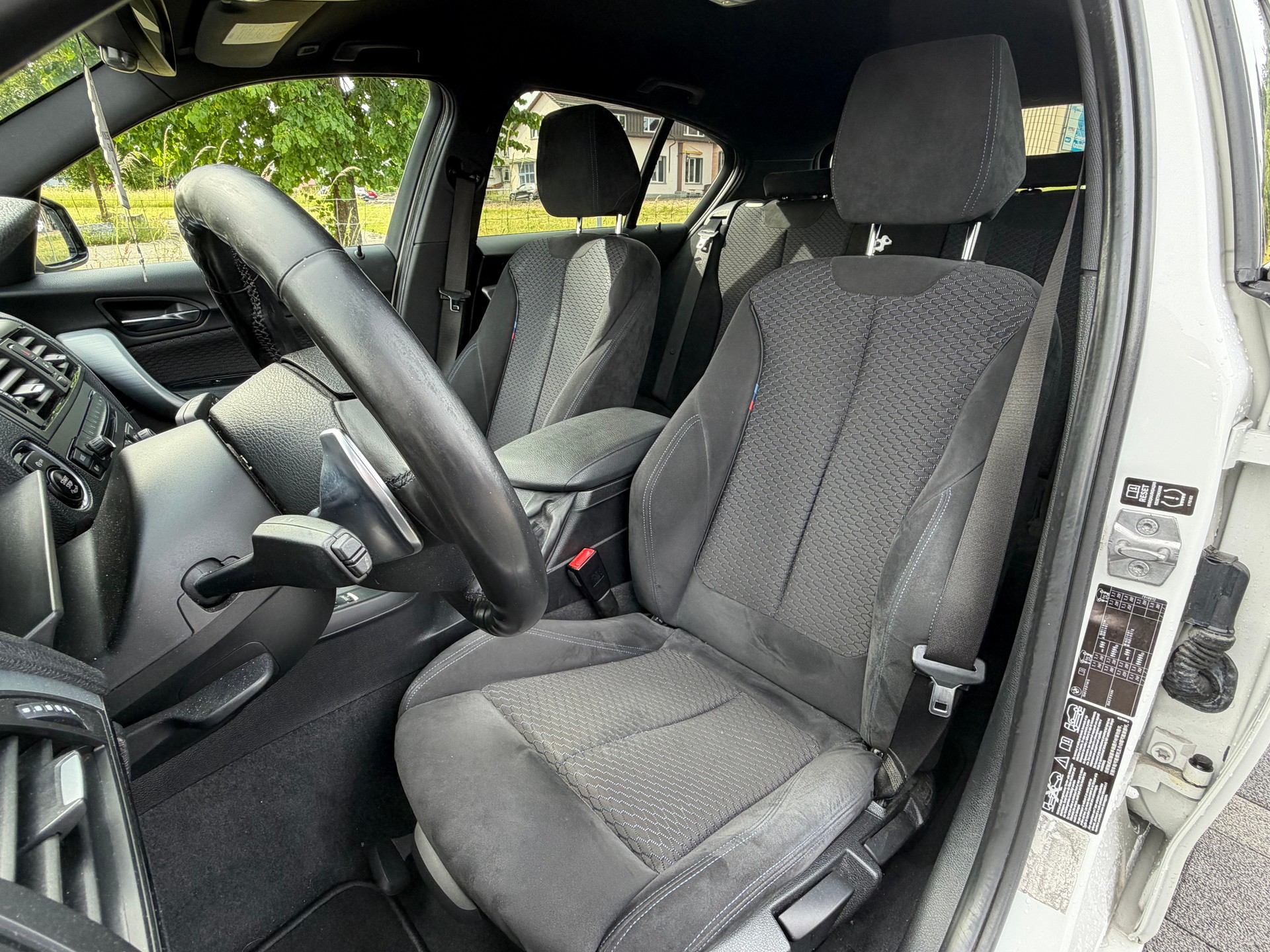 BMW M135i xDrive Steptronic-image-9
