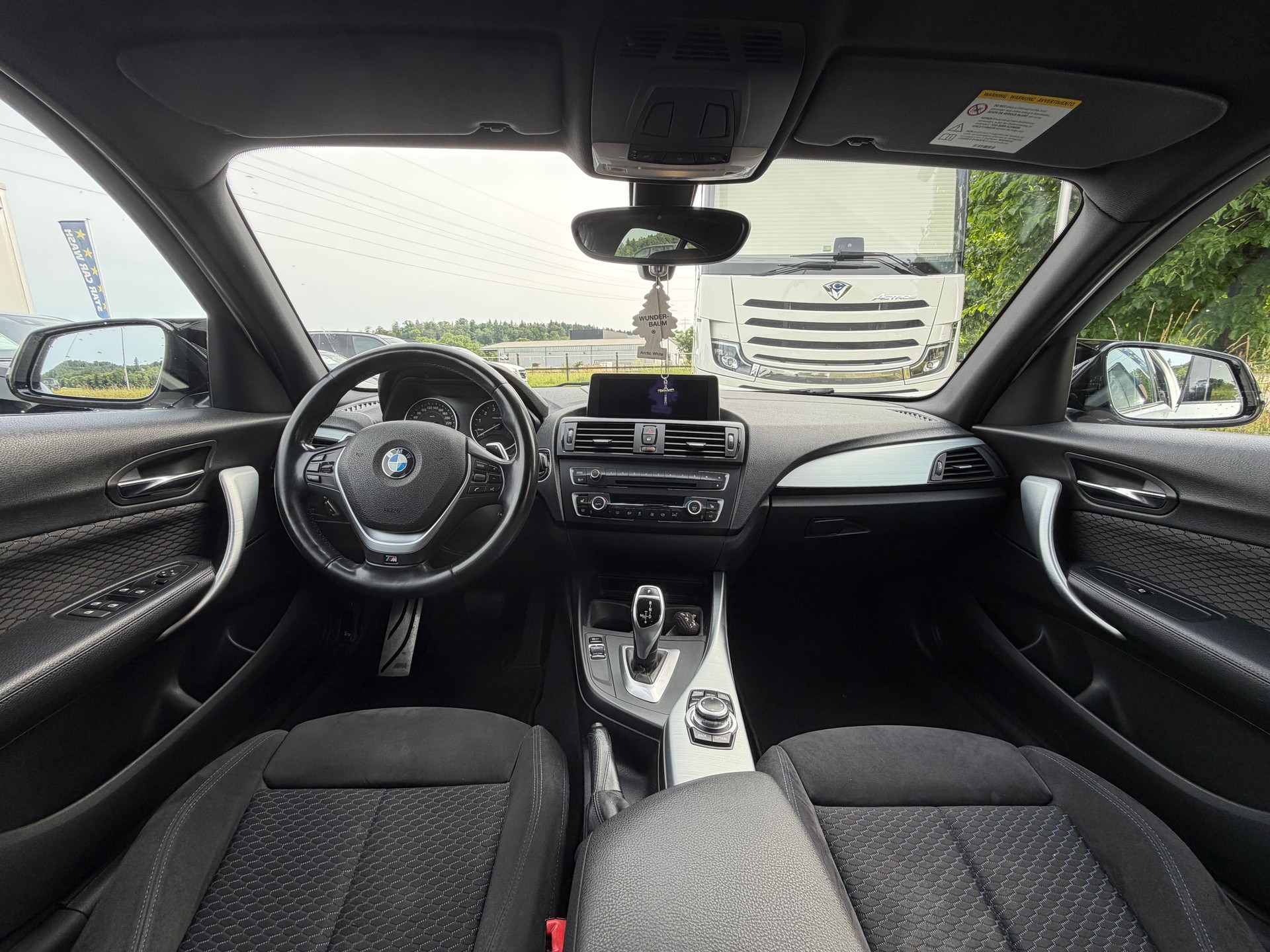 BMW M135i xDrive Steptronic-image-10