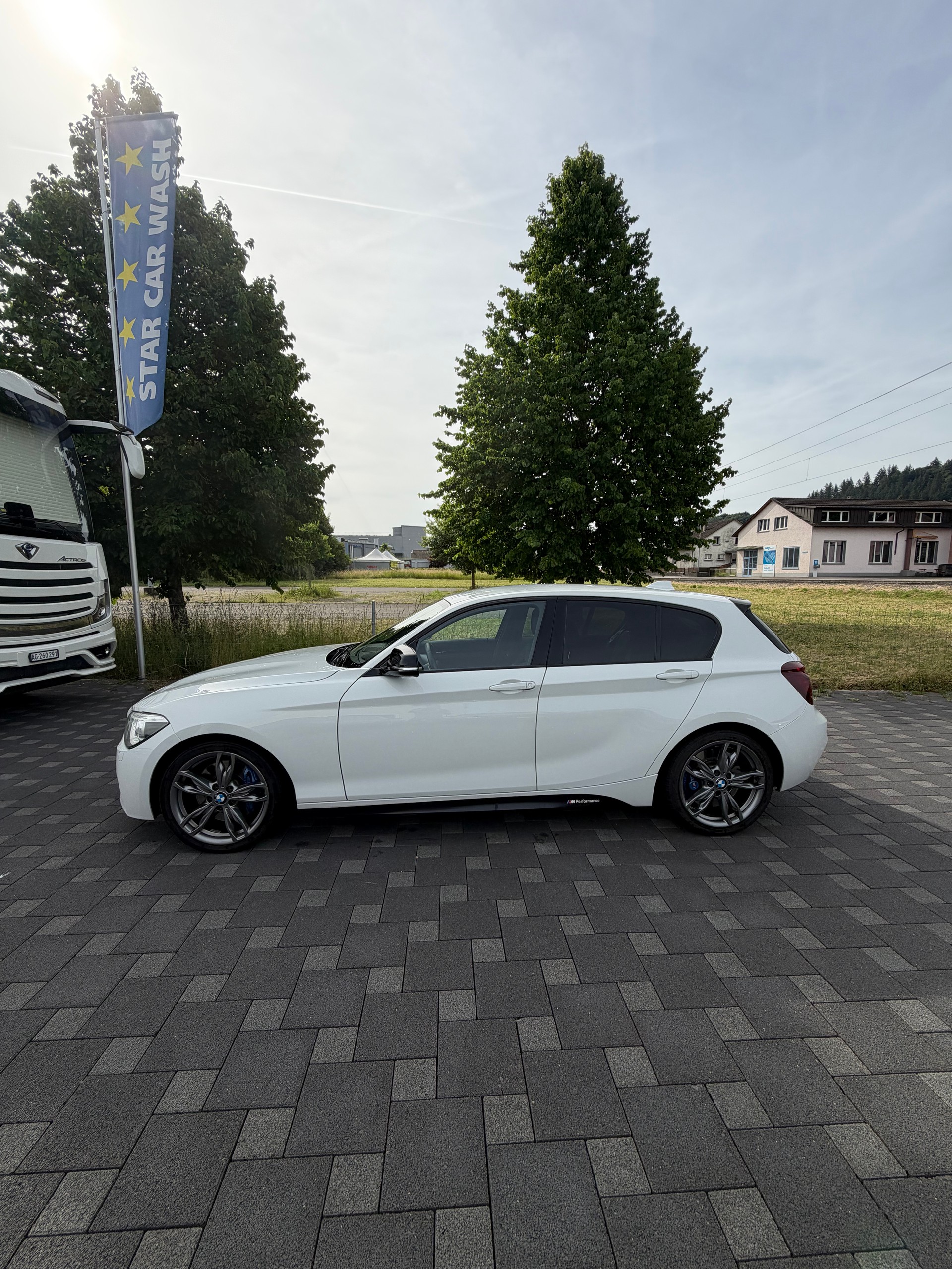 BMW M135i xDrive Steptronic-image-1