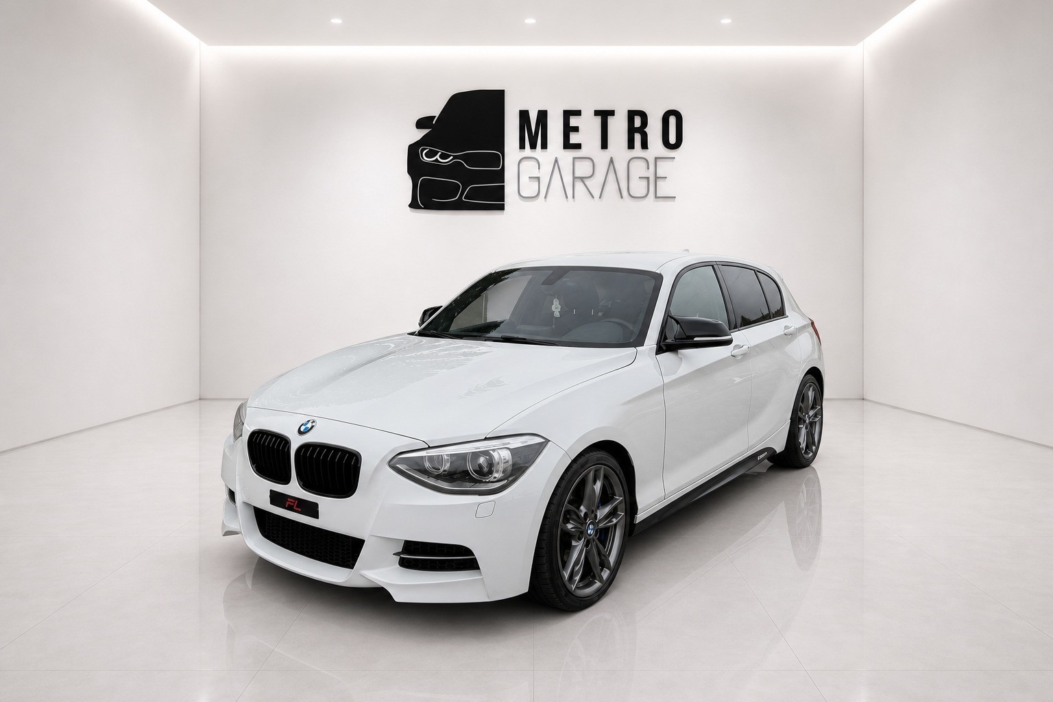 BMW M135i xDrive Steptronic-image-0