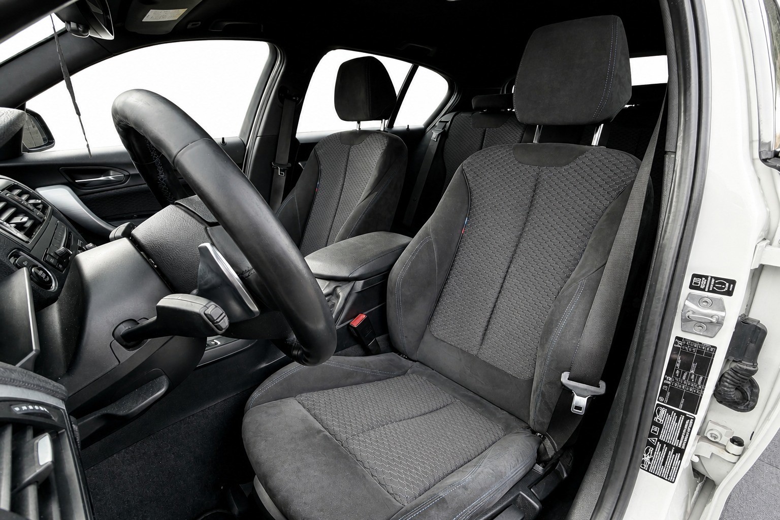 BMW M135i xDrive Steptronic-image-9