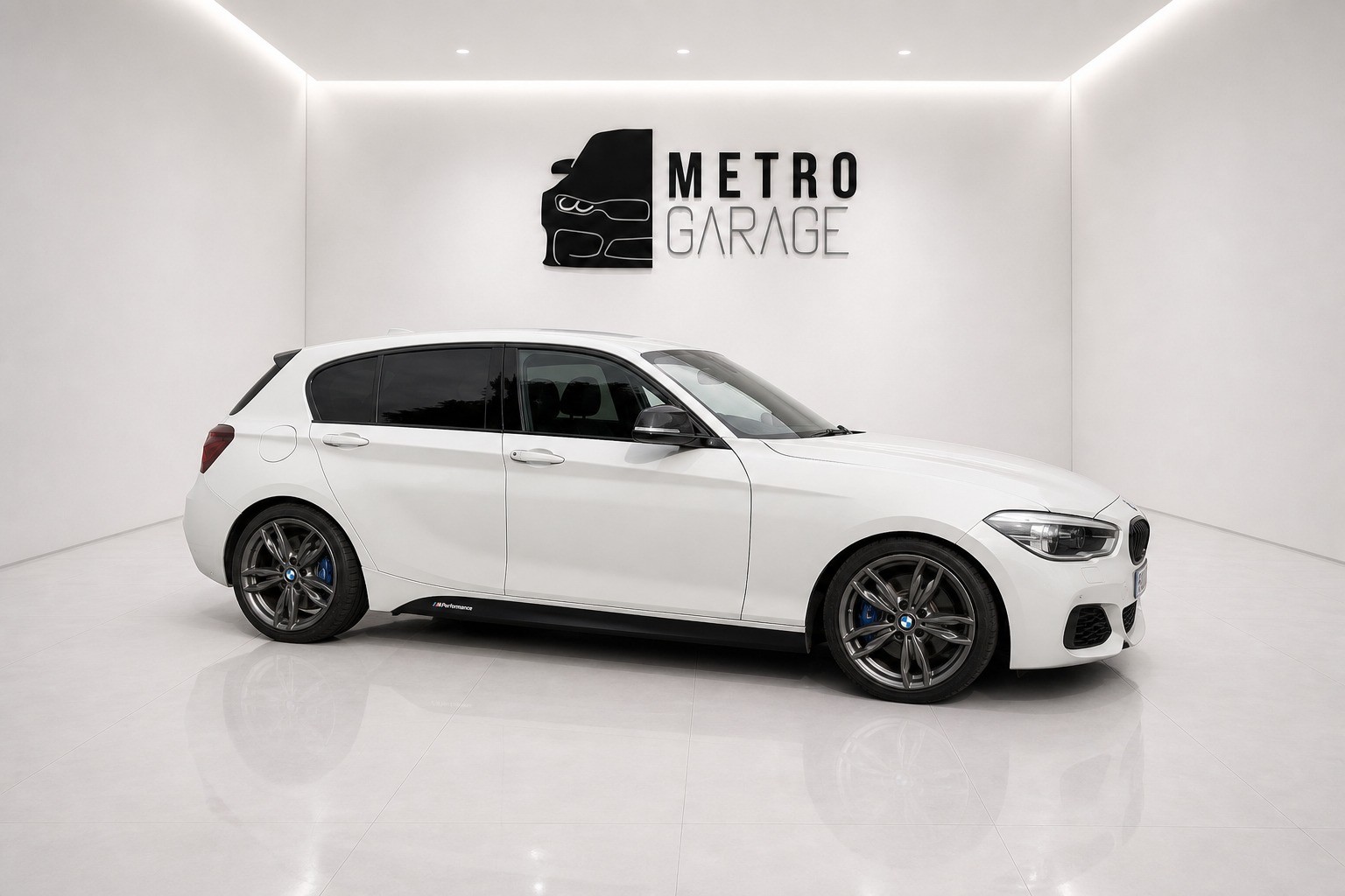 BMW M135i xDrive Steptronic-image-5