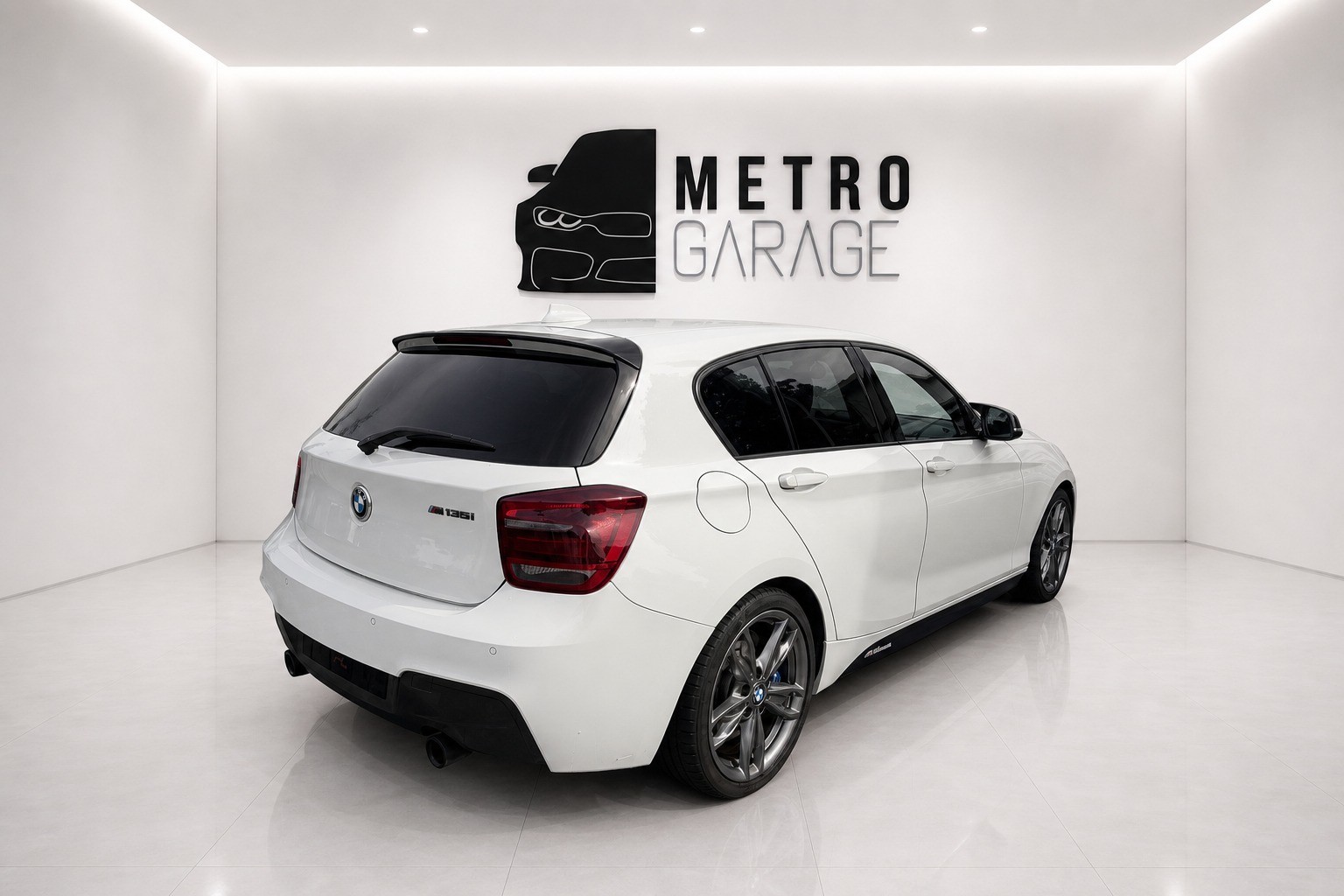 BMW M135i xDrive Steptronic-image-4