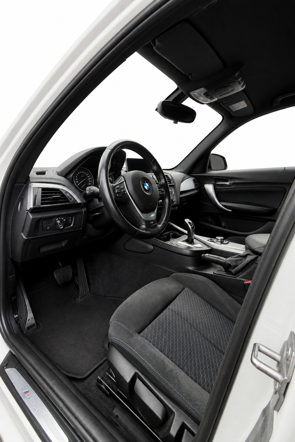 BMW M135i xDrive Steptronic-image-8