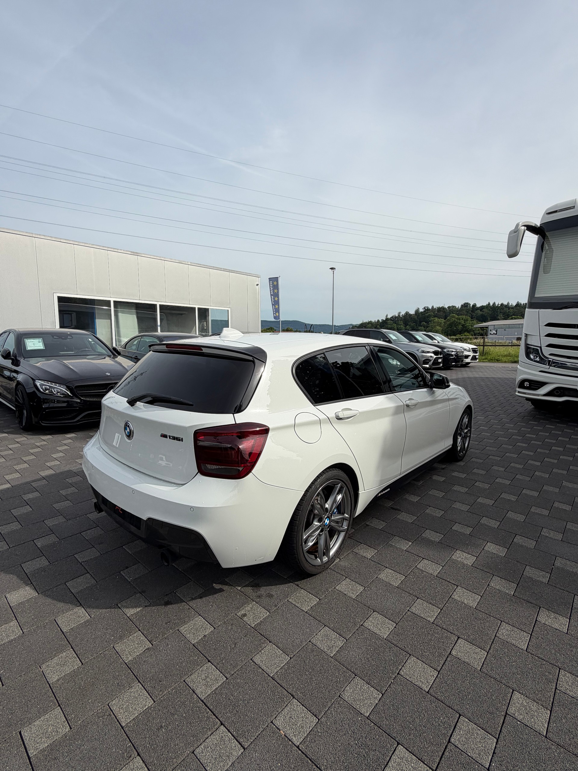 BMW M135i xDrive Steptronic-image-4