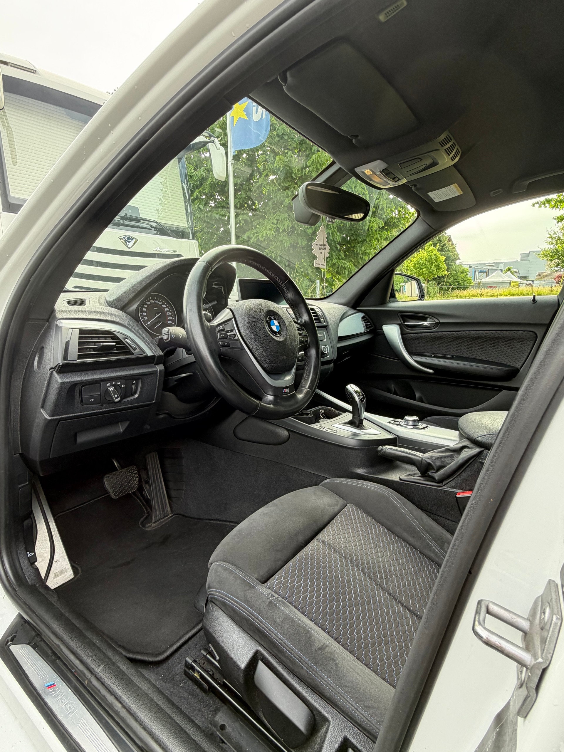 BMW M135i xDrive Steptronic-image-8