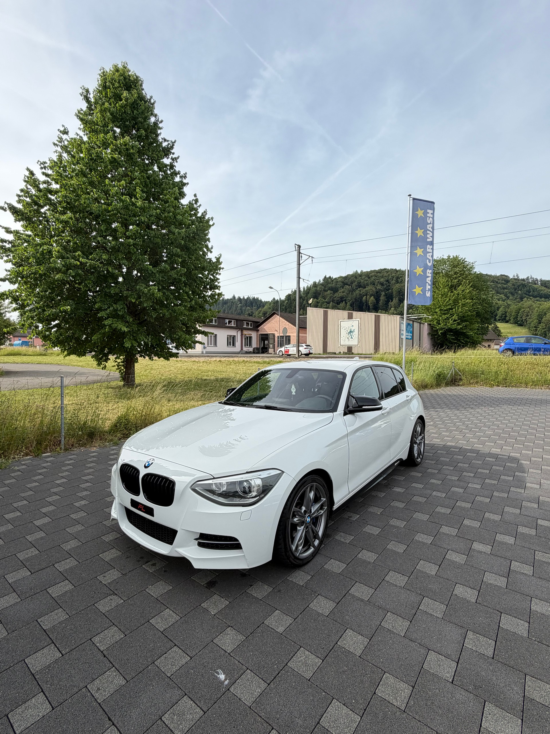 BMW M135i xDrive Steptronic-image-0