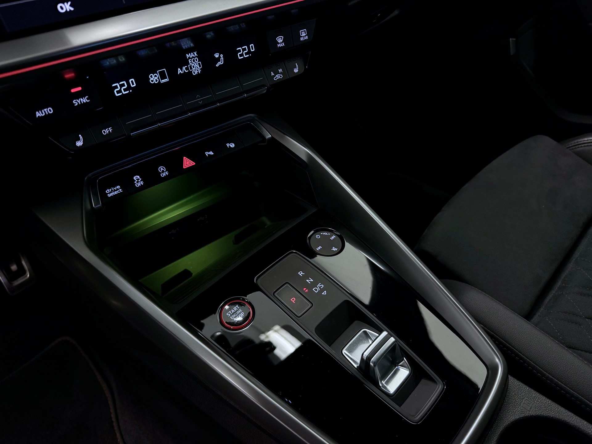 AUDI RS3 Sportback 2.5 TSI quattro S-tronic "Titan Forged"-image-19