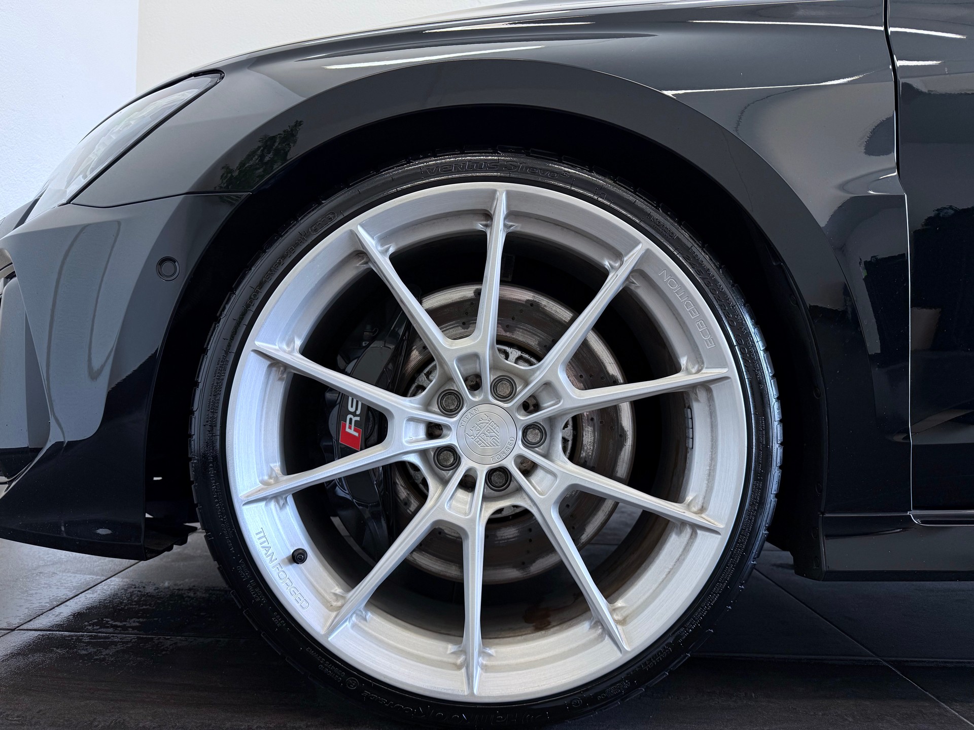 AUDI RS3 Sportback 2.5 TSI quattro S-tronic "Titan Forged"-image-4