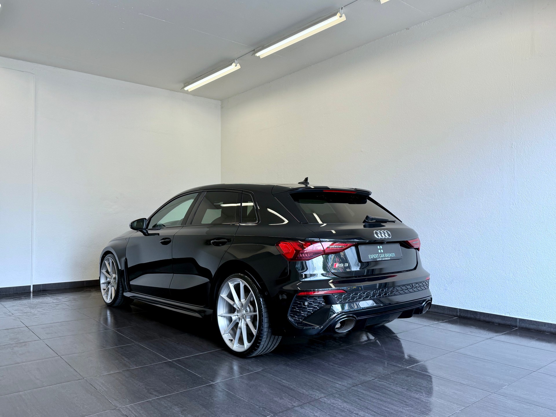 AUDI RS3 Sportback 2.5 TSI quattro S-tronic "Titan Forged"-image-8