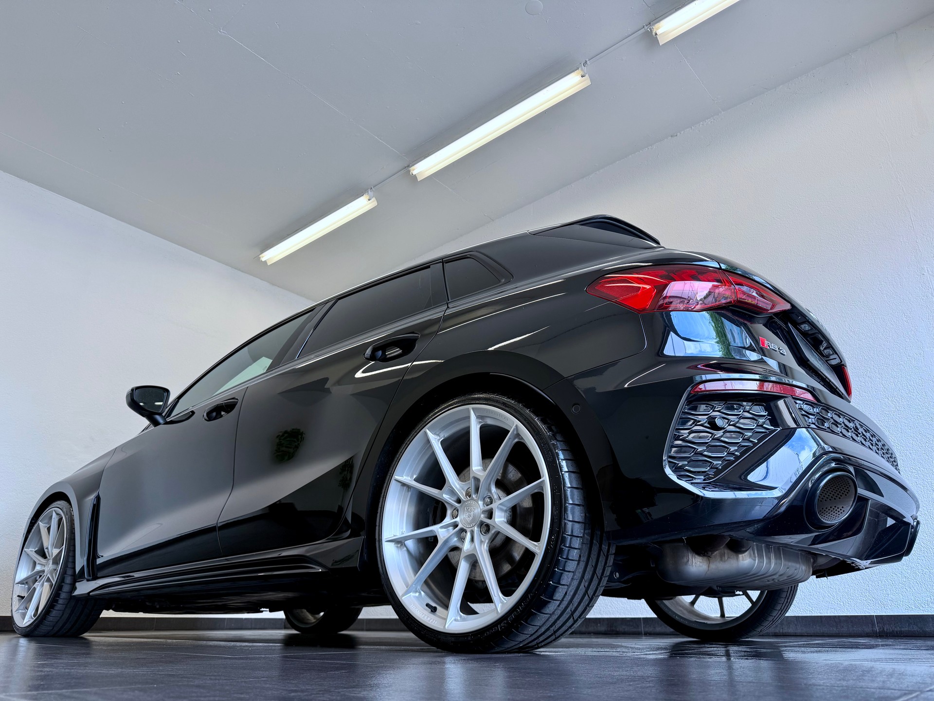 AUDI RS3 Sportback 2.5 TSI quattro S-tronic "Titan Forged"-image-6