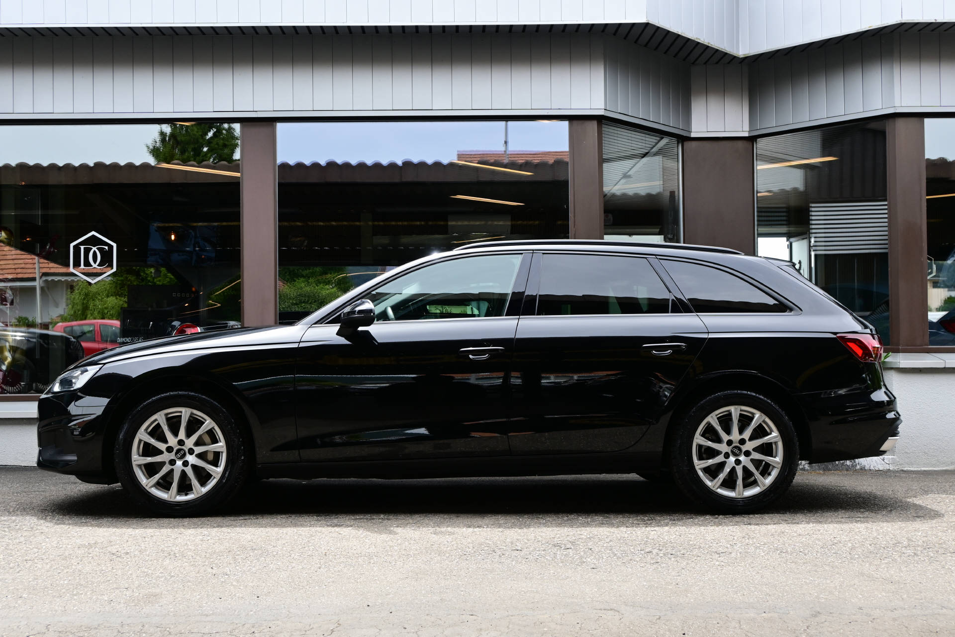 AUDI A4 Avant 2.0 40 TDI Advanced Attraction quattro S-Tronic-image-3