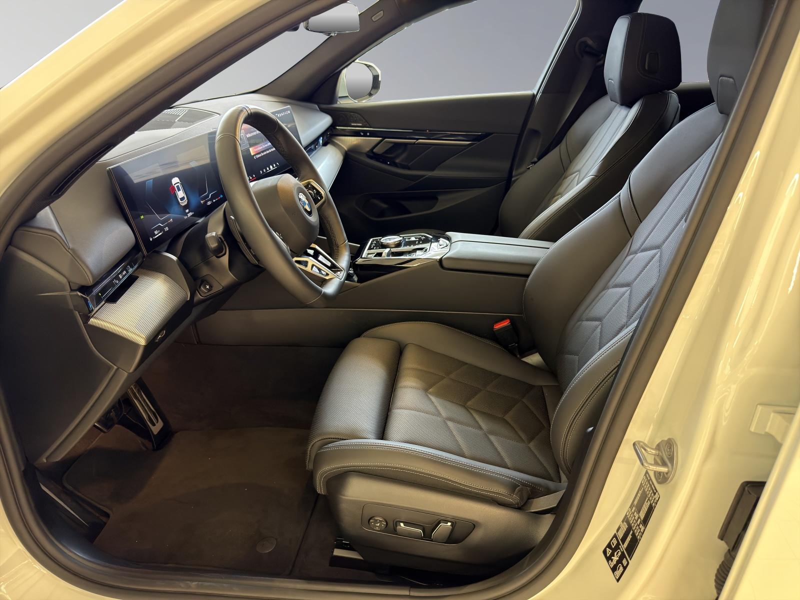 BMW 520d xDrive Touring M-SportPaket-image-10