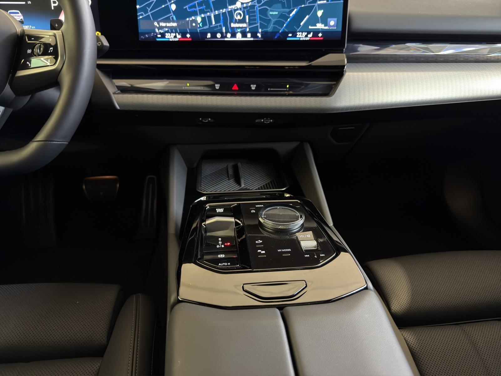 BMW 520d xDrive Touring M-SportPaket-image-15