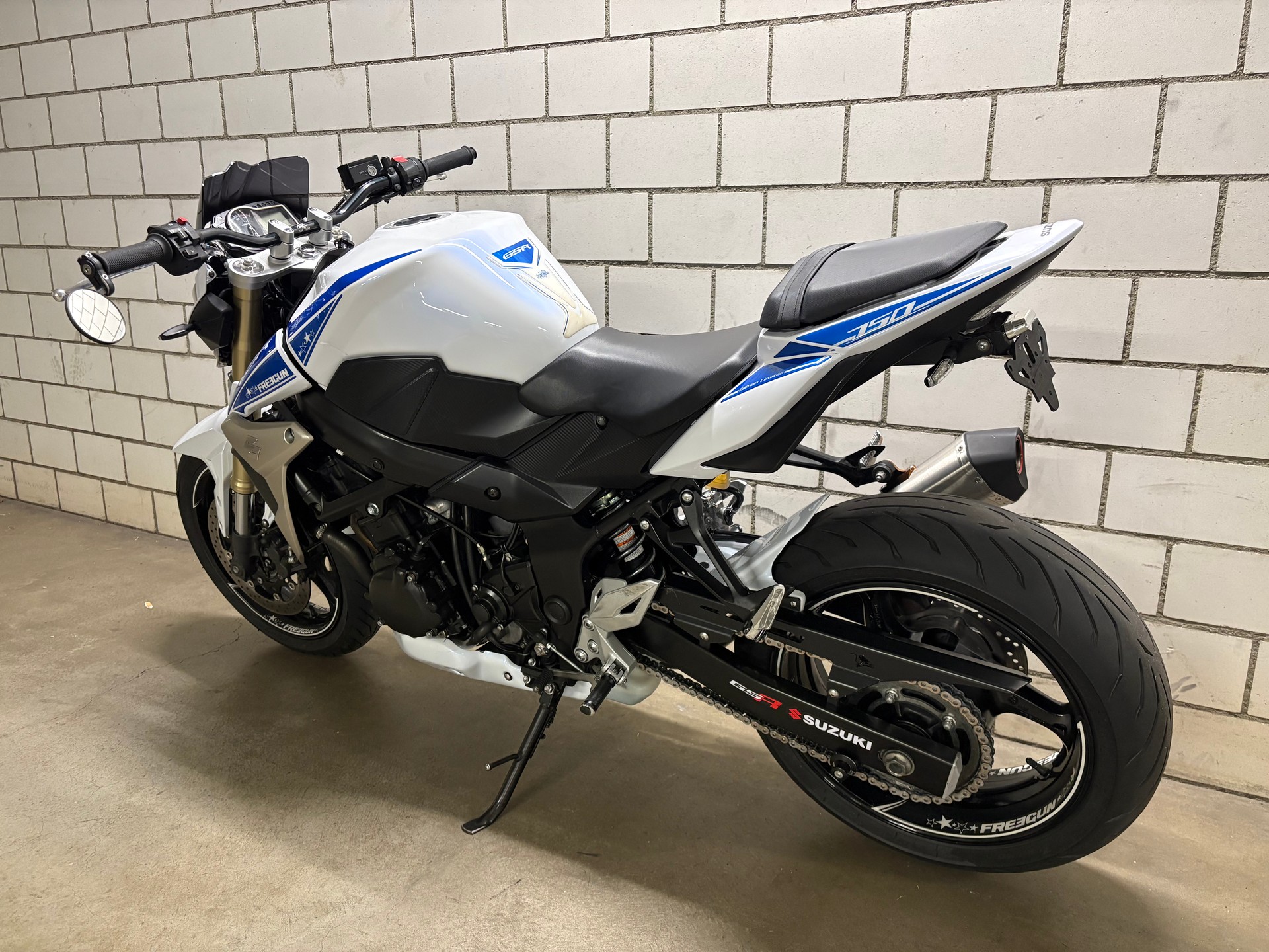 SUZUKI GSR 750 ABS Freegun-image-3