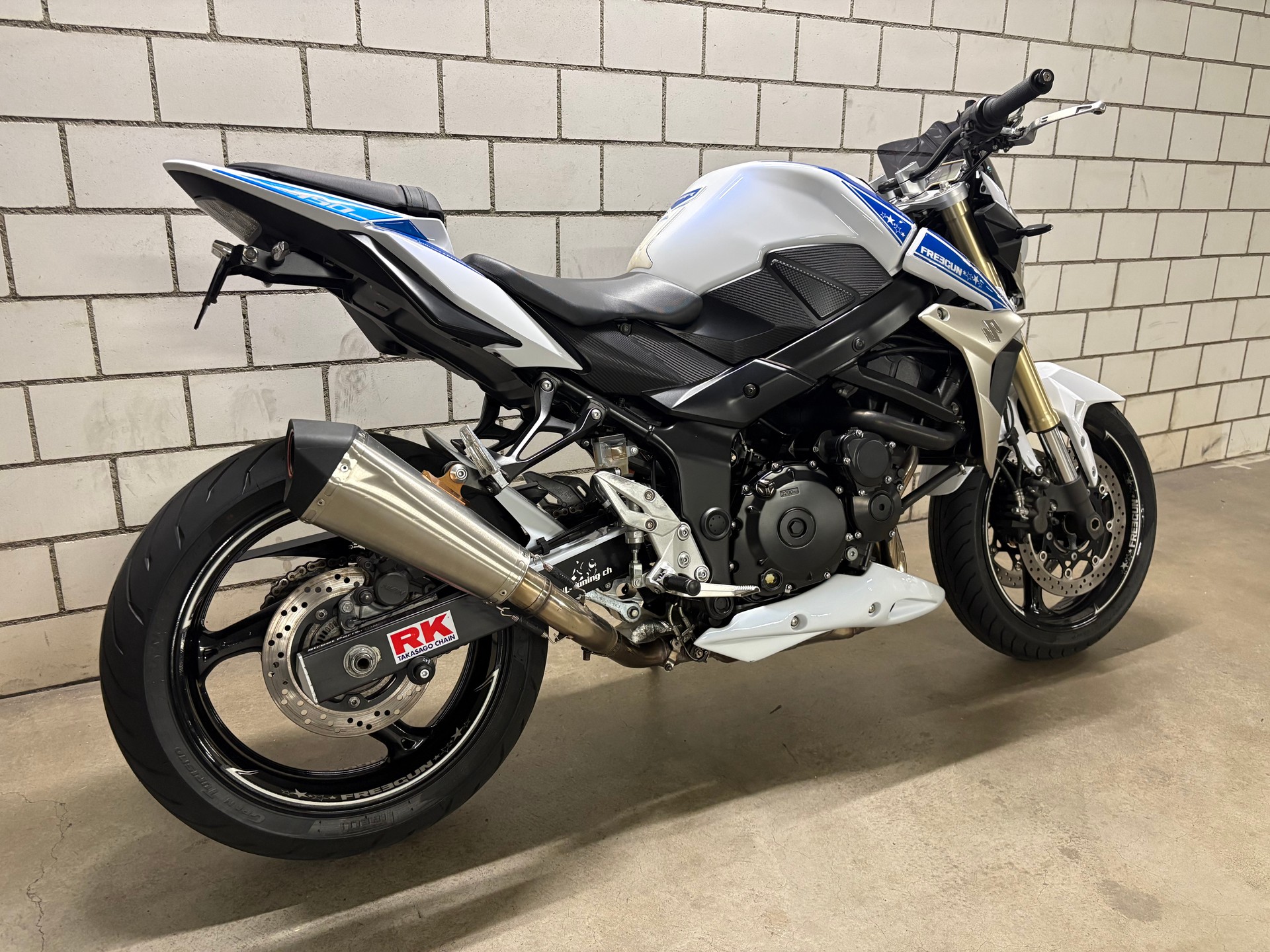 SUZUKI GSR 750 ABS Freegun-image-2