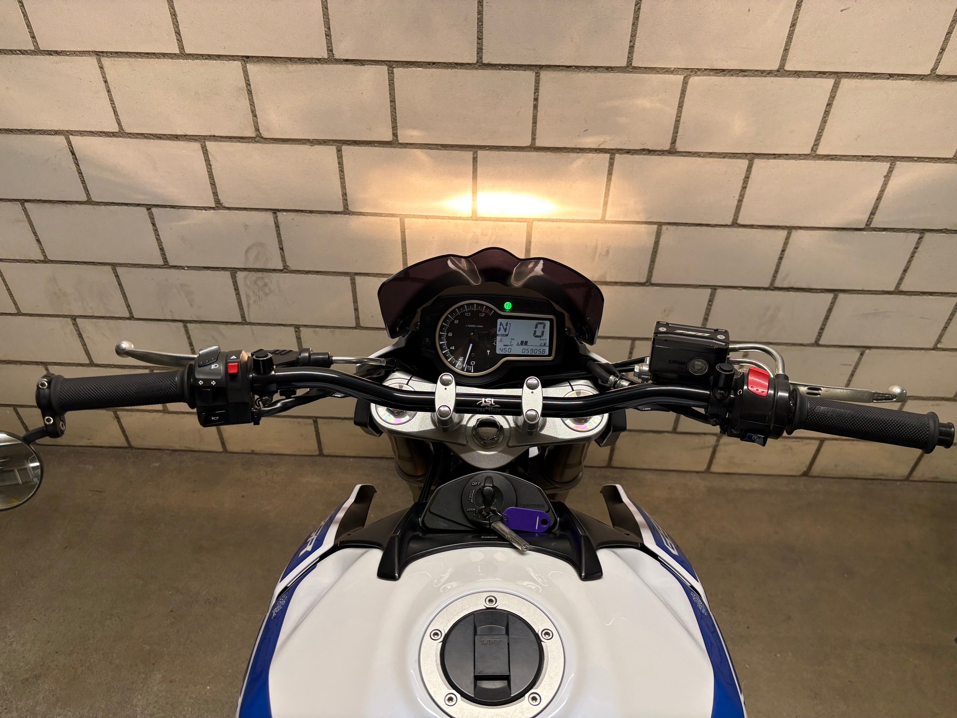 SUZUKI GSR 750 ABS Freegun-image-12