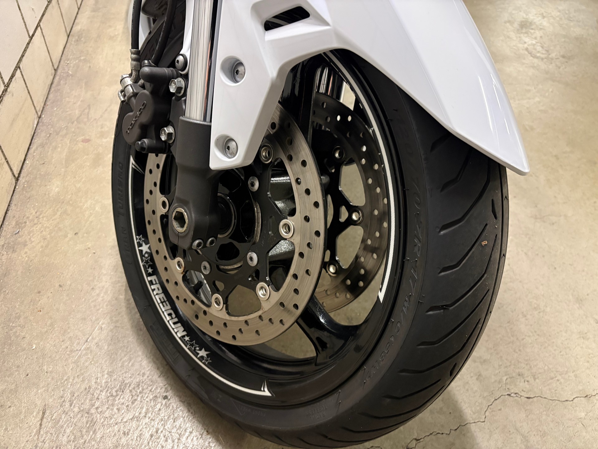 SUZUKI GSR 750 ABS Freegun-image-11