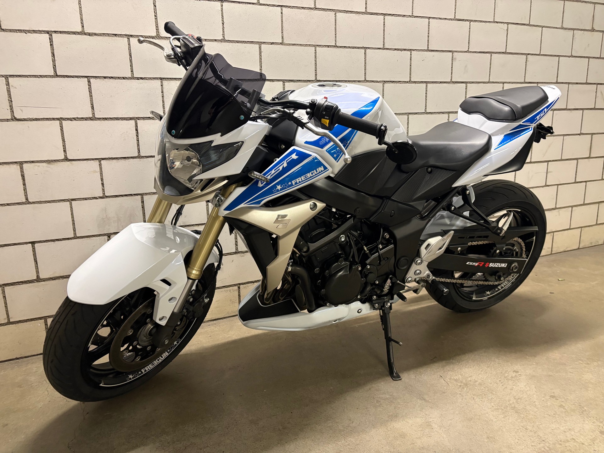 SUZUKI GSR 750 ABS Freegun-image-5