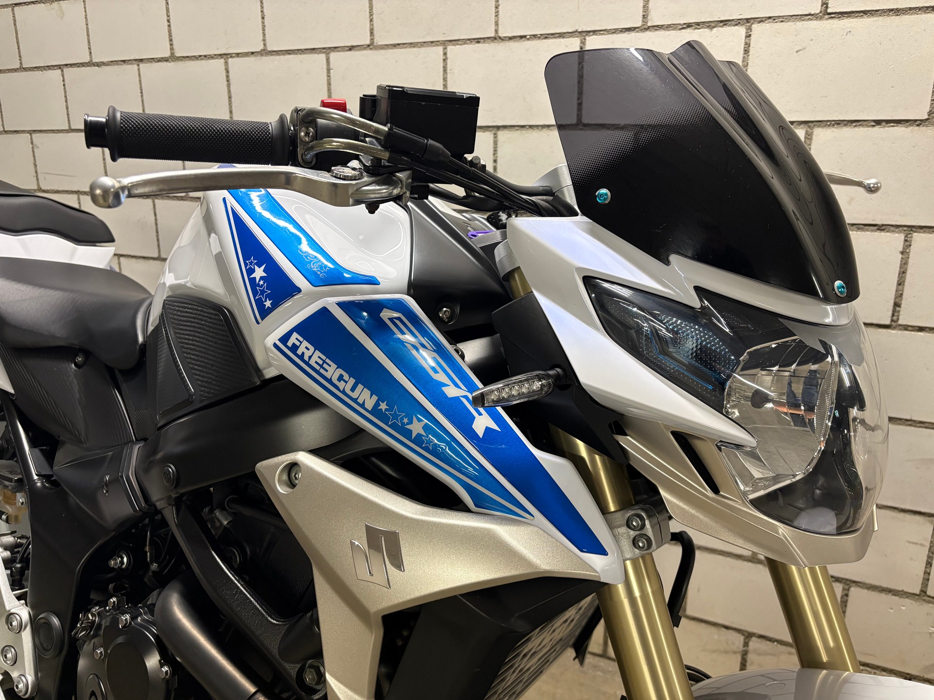 SUZUKI GSR 750 ABS Freegun-image-9