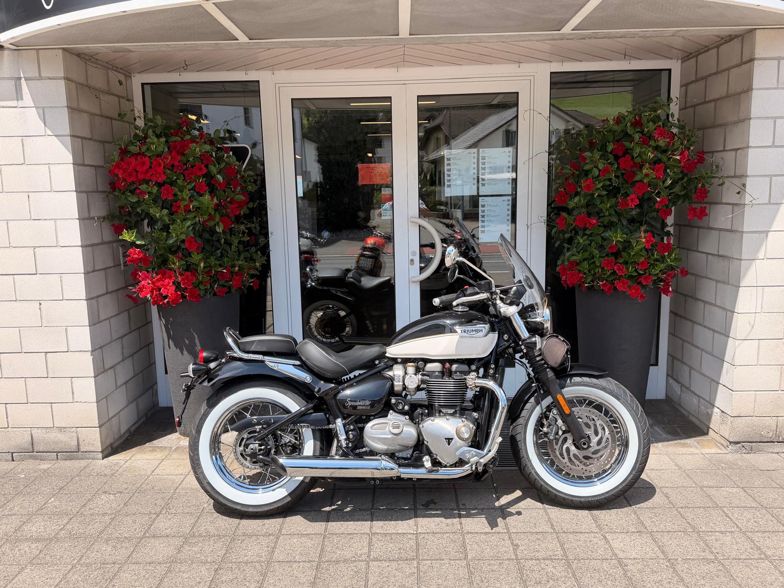 TRIUMPH Bonneville 1200 Speedmaster-showroom-element-1