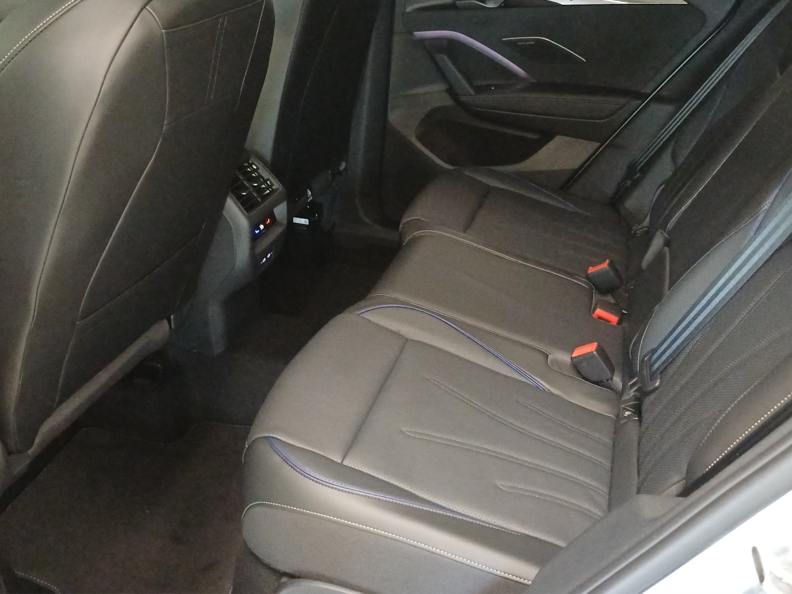 VW Tiguan 2.0 TSI DSG R-Line Plus 4Motion-image-11