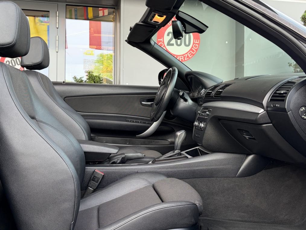 BMW 120i Cabrio M Sport-image-6