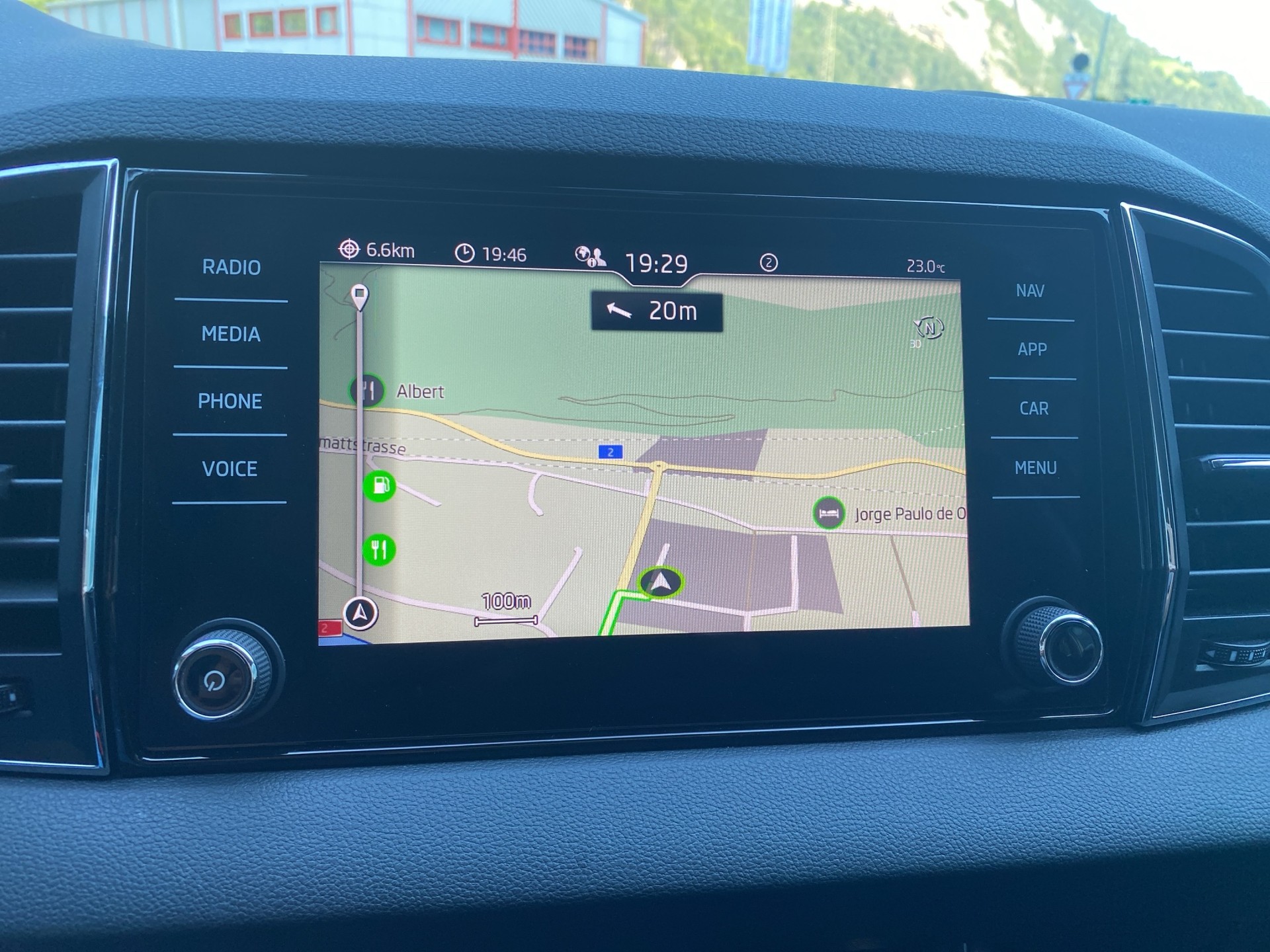 SKODA Karoq 2.0 TDI CR Ambition 4x4 DSG-image-14
