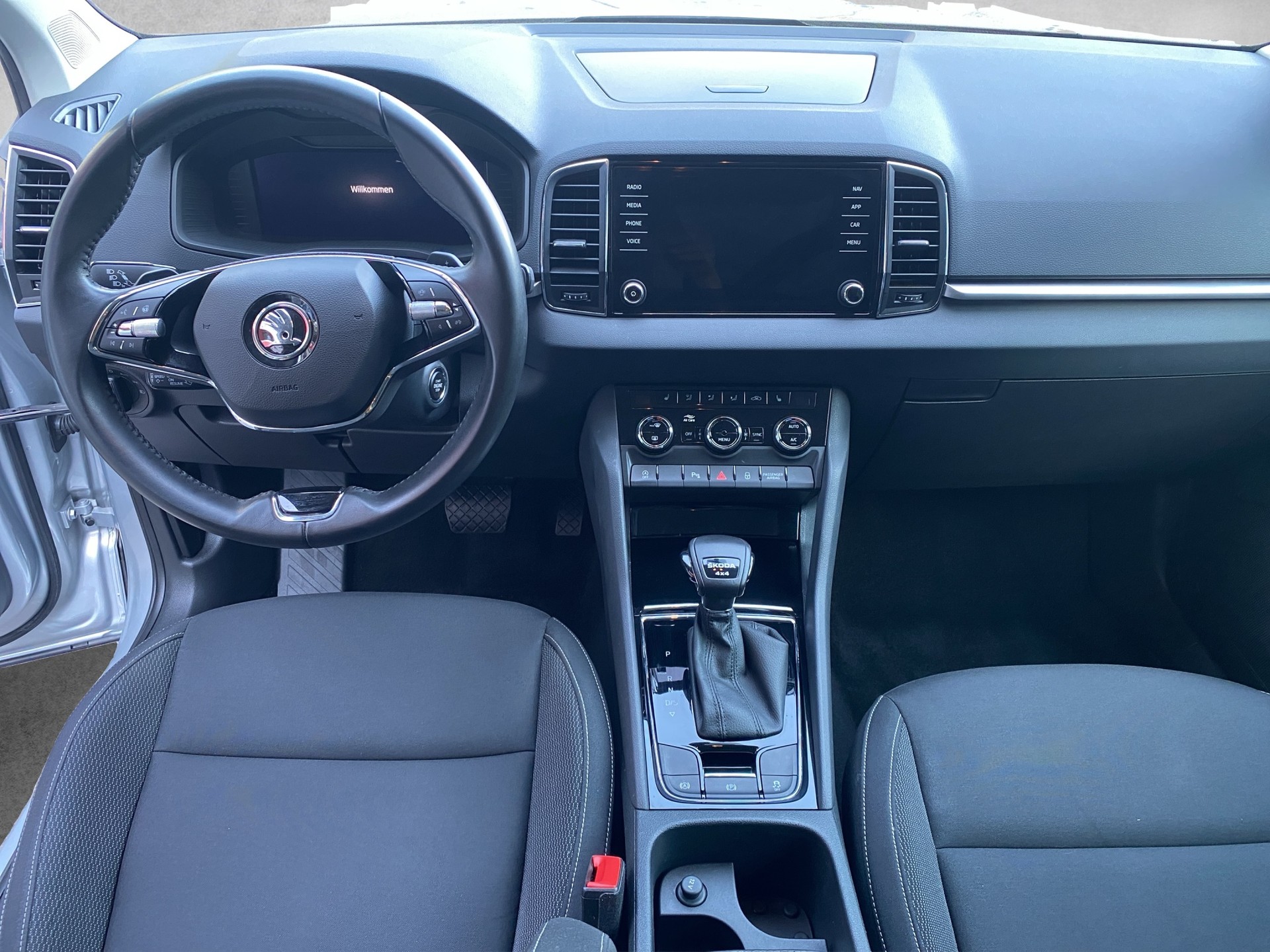 SKODA Karoq 2.0 TDI CR Ambition 4x4 DSG-image-8
