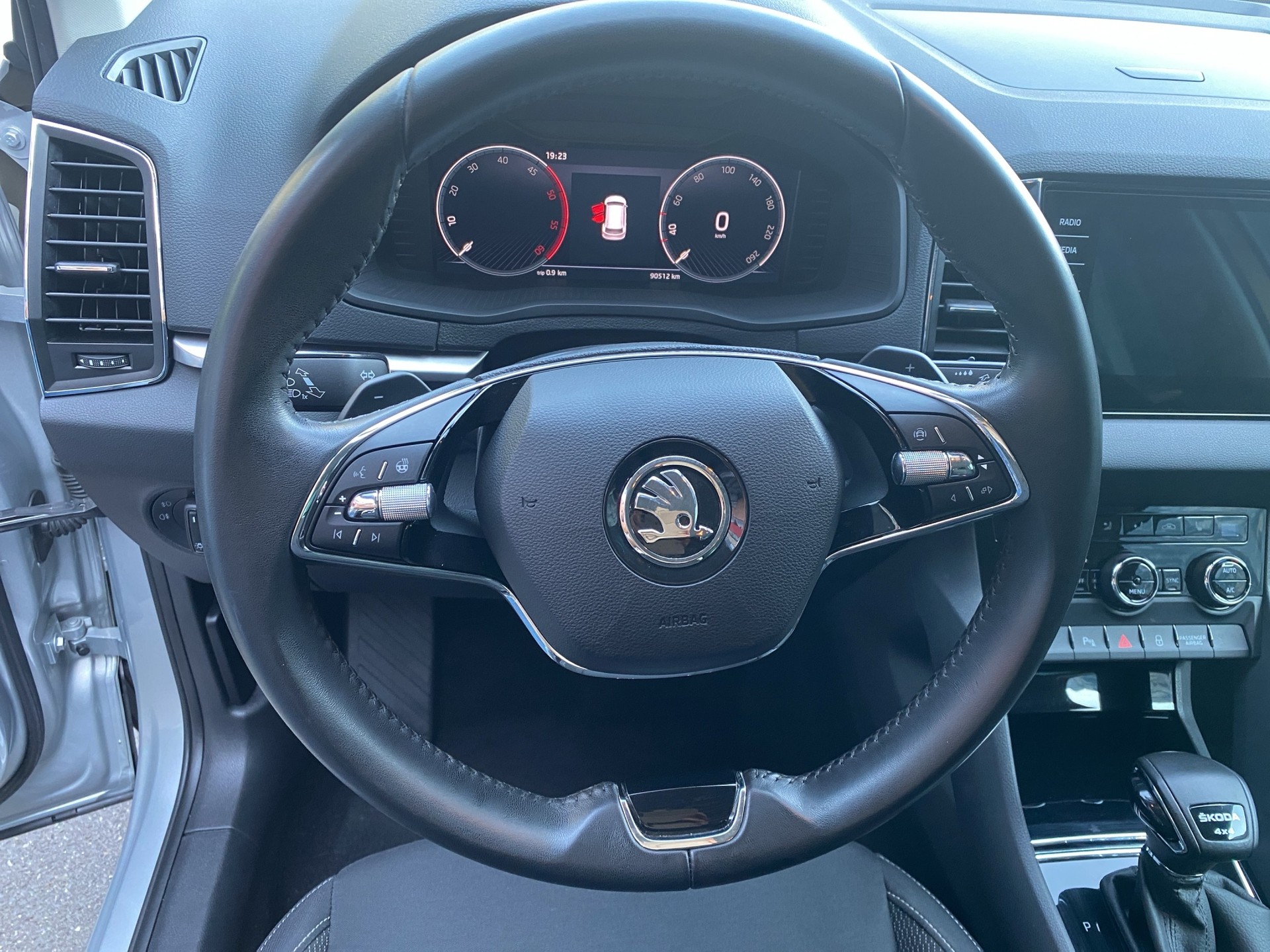 SKODA Karoq 2.0 TDI CR Ambition 4x4 DSG-image-9