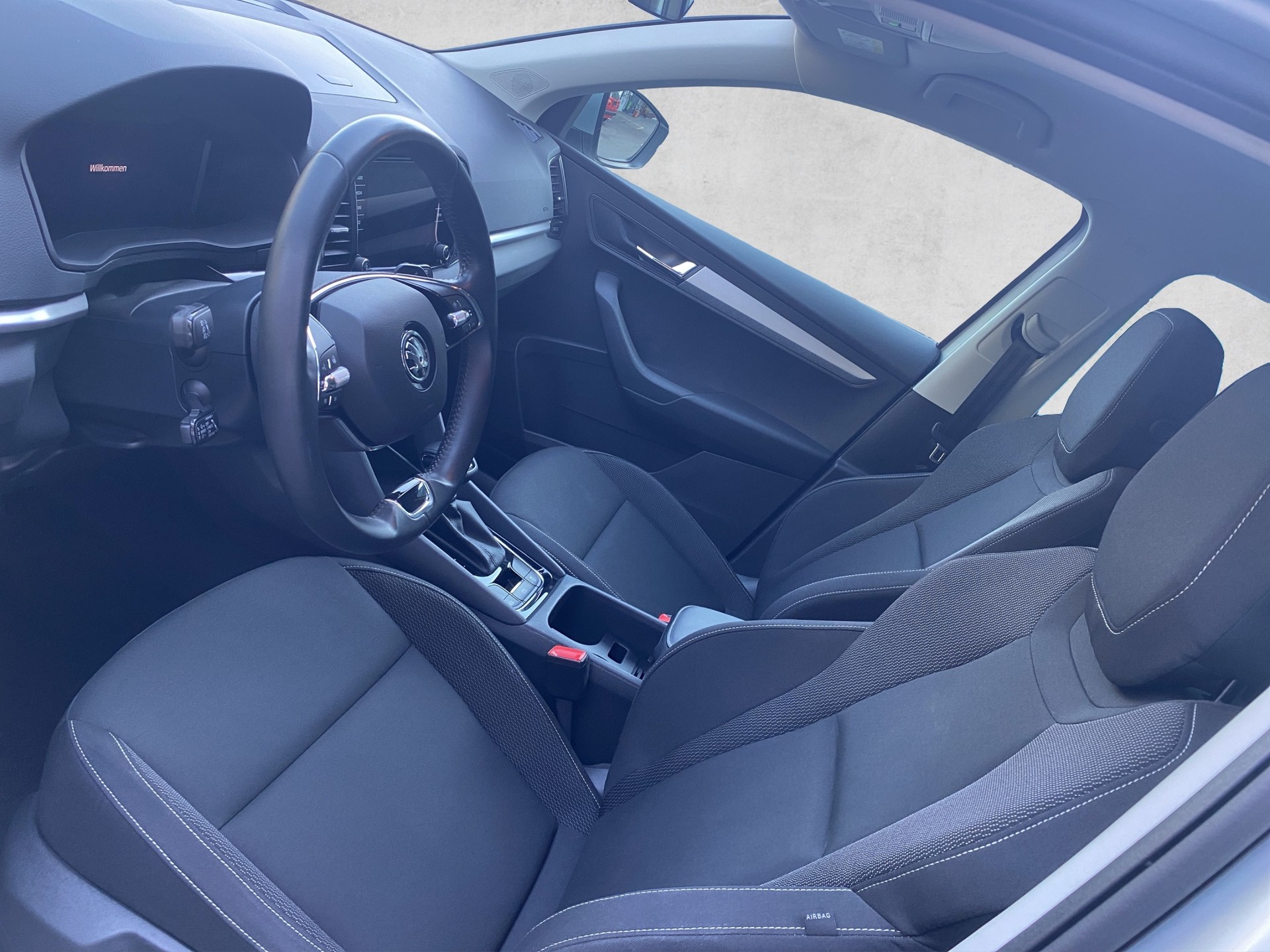 SKODA Karoq 2.0 TDI CR Ambition 4x4 DSG-image-7