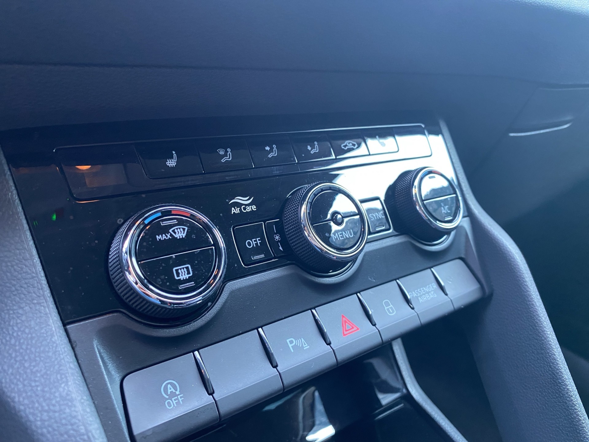 SKODA Karoq 2.0 TDI CR Ambition 4x4 DSG-image-13