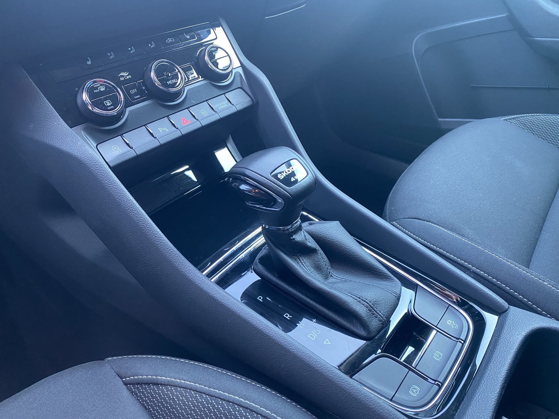 SKODA Karoq 2.0 TDI CR Ambition 4x4 DSG-image-12