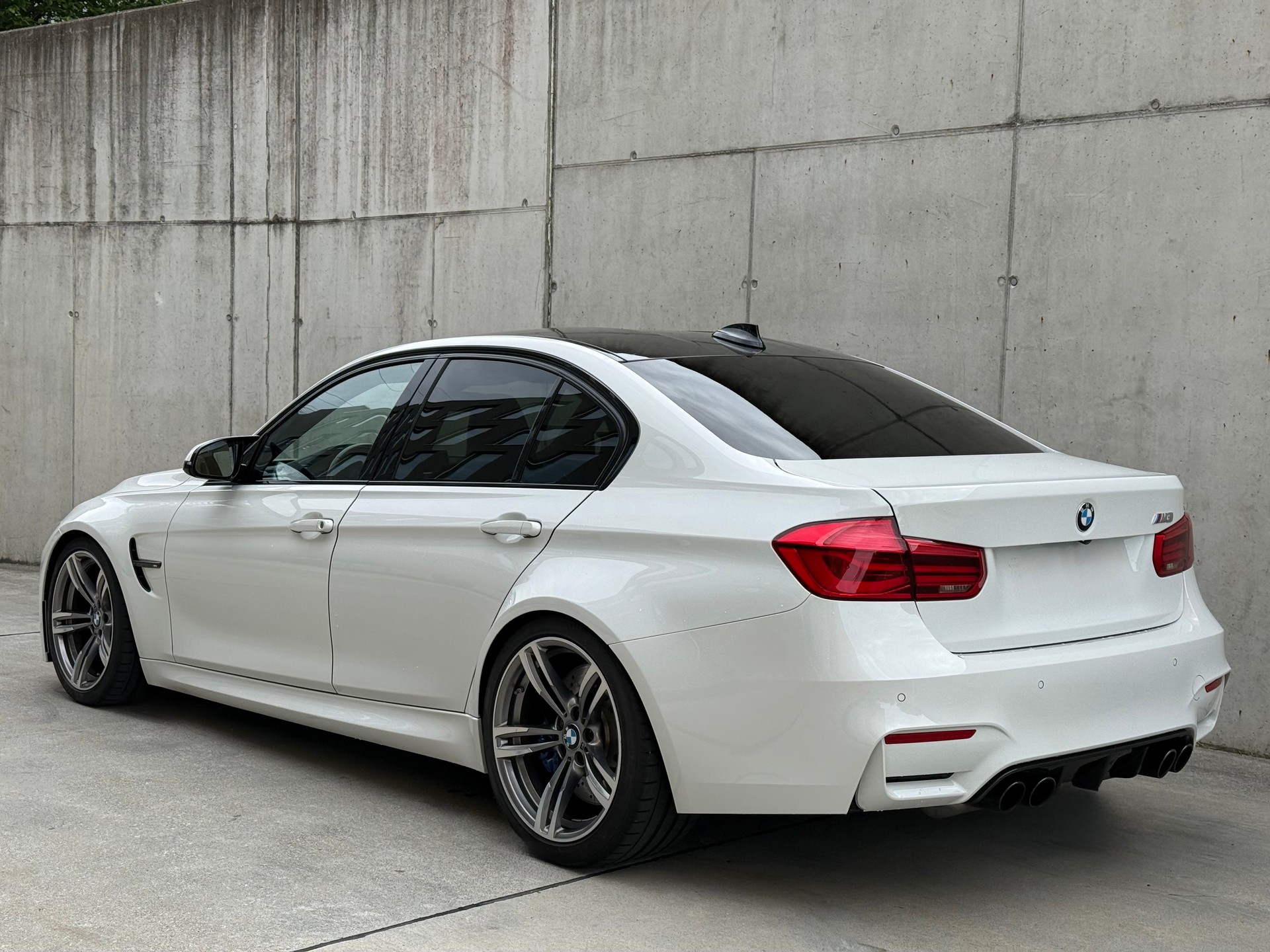 BMW M3-image-3