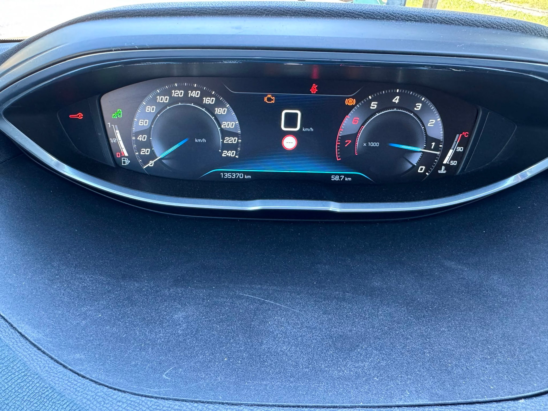 PEUGEOT 1.2 Pure Tech Allure-image-12