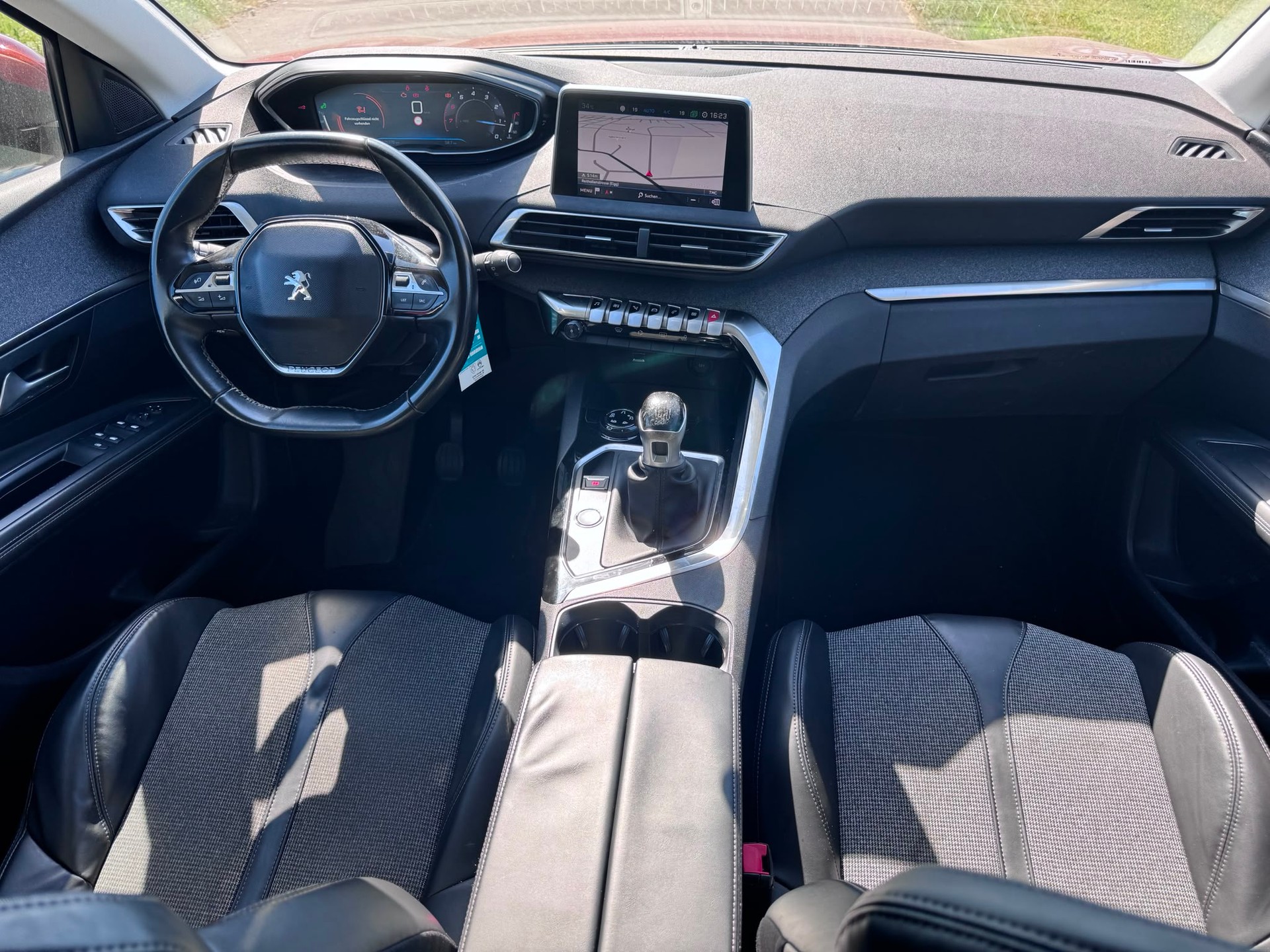 PEUGEOT 1.2 Pure Tech Allure-image-7