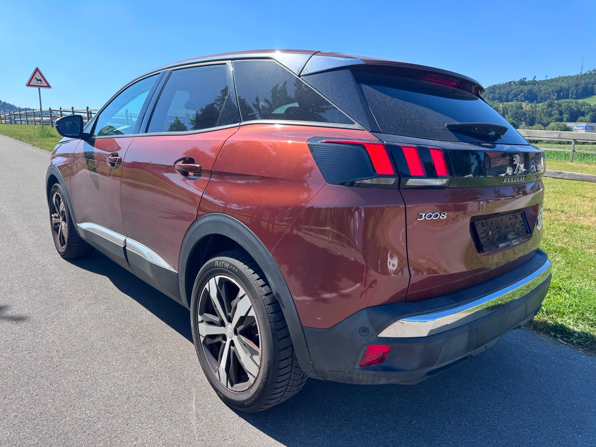 PEUGEOT 1.2 Pure Tech Allure-image-4