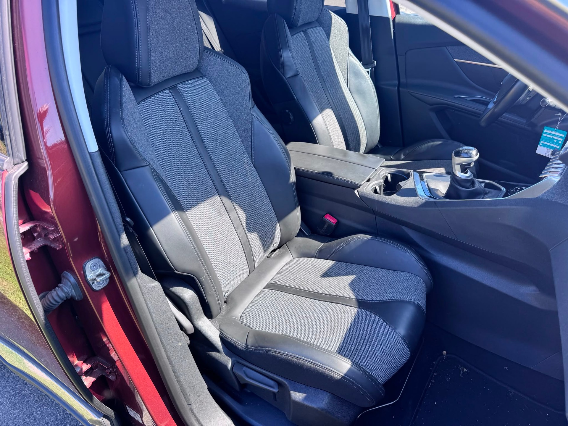 PEUGEOT 1.2 Pure Tech Allure-image-9