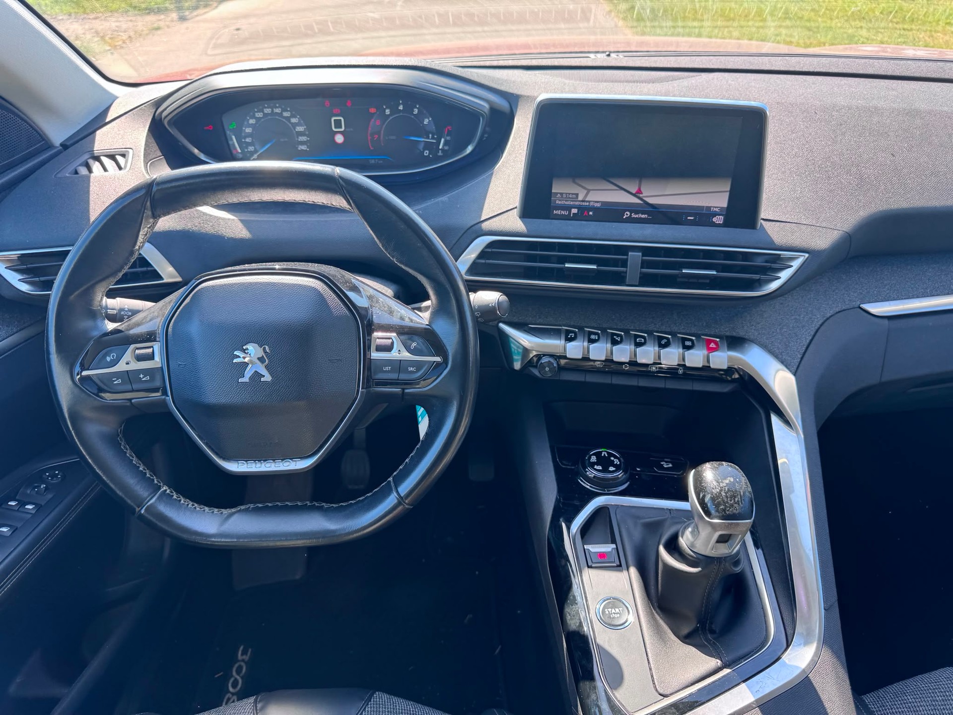 PEUGEOT 1.2 Pure Tech Allure-image-10