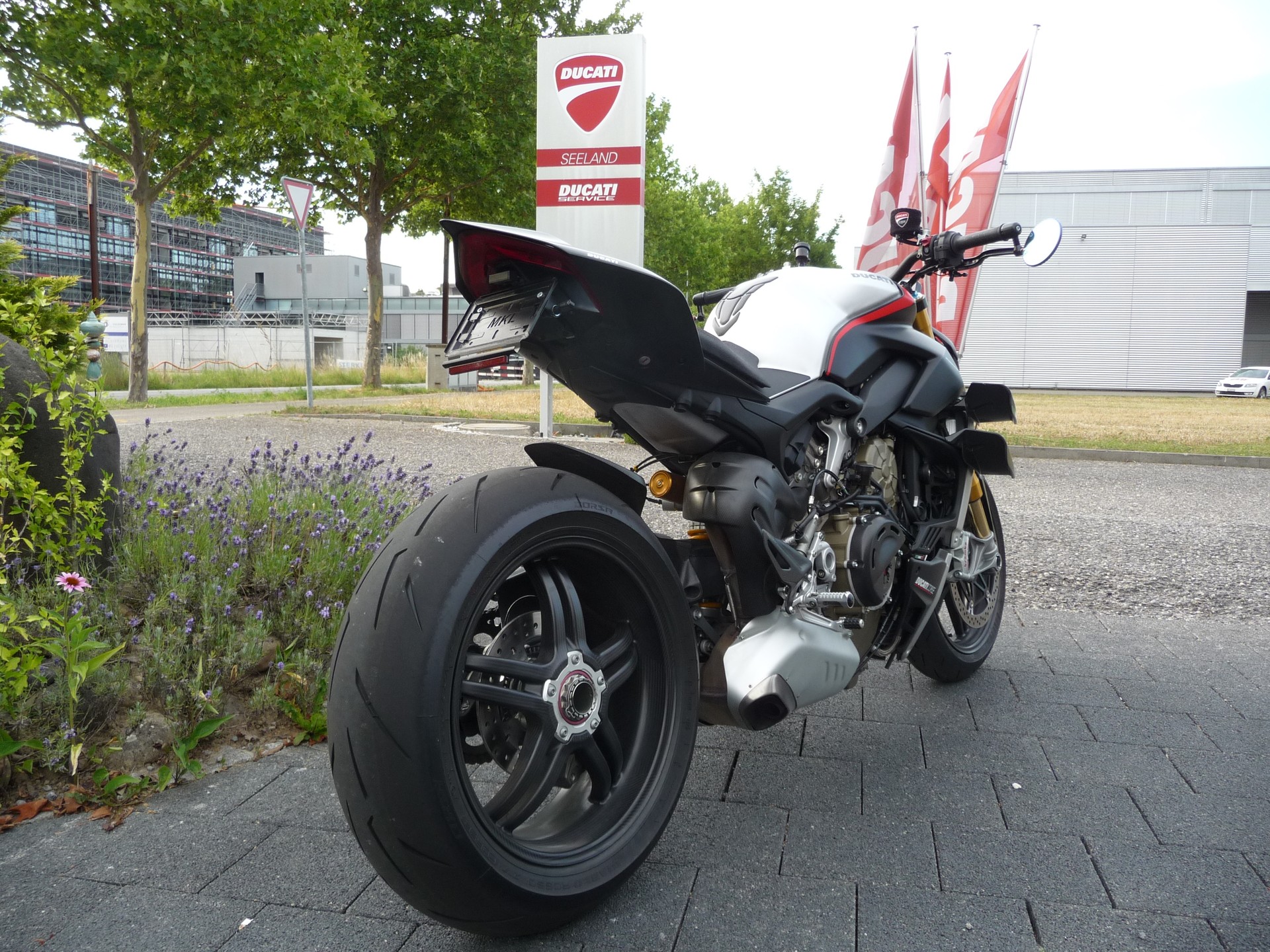 DUCATI Streetfighter V4 SP-showroom-element-1