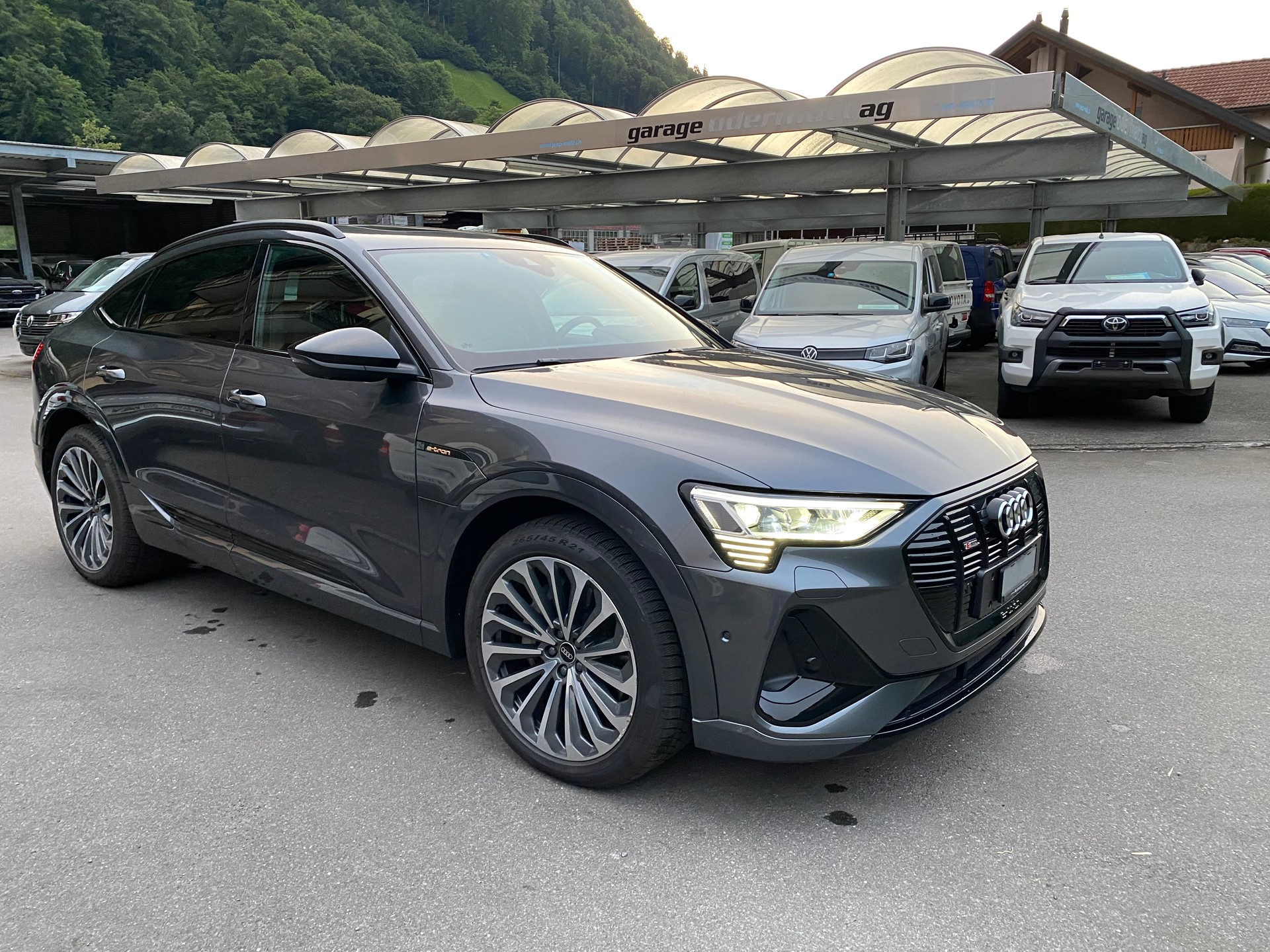 AUDI e-tron 55 Sportback S Line Black Edition quattro-image-12