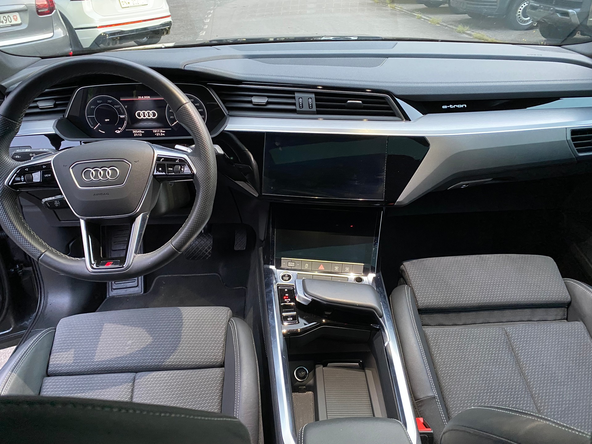 AUDI e-tron 55 Sportback S Line Black Edition quattro-image-4