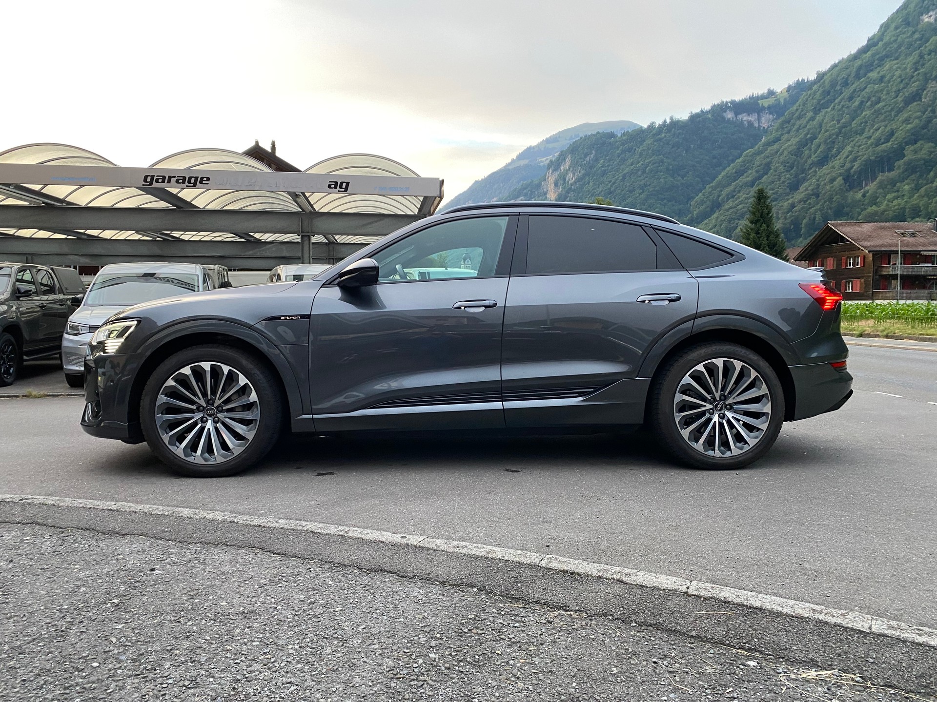 AUDI e-tron 55 Sportback S Line Black Edition quattro-image-0