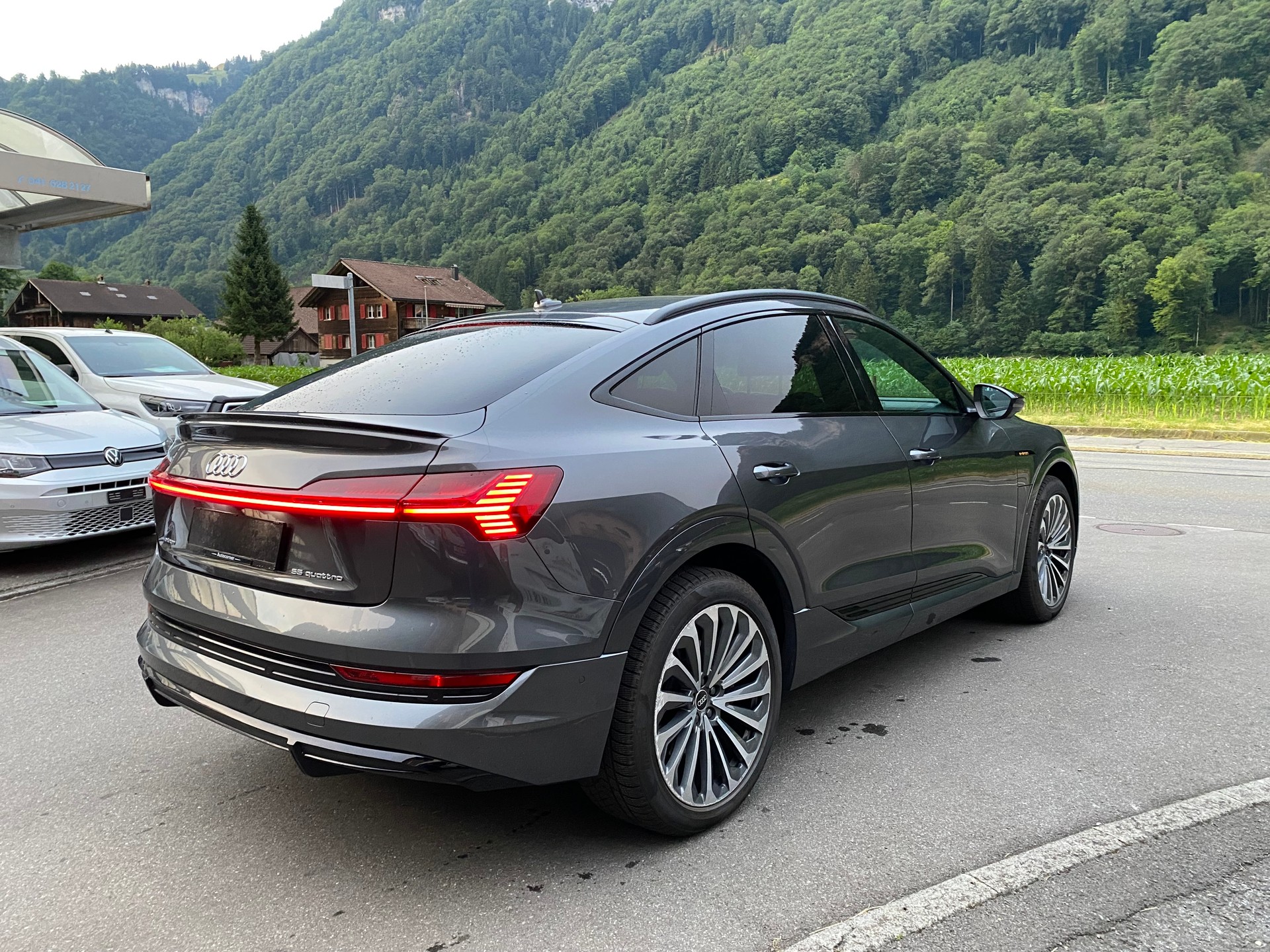 AUDI e-tron 55 Sportback S Line Black Edition quattro-image-11