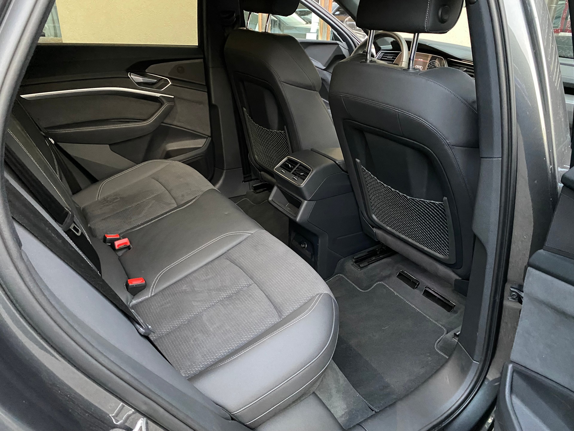 AUDI e-tron 55 Sportback S Line Black Edition quattro-image-7