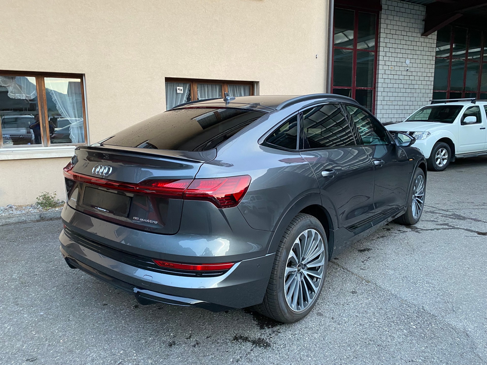 AUDI e-tron 55 Sportback S Line Black Edition quattro-image-9