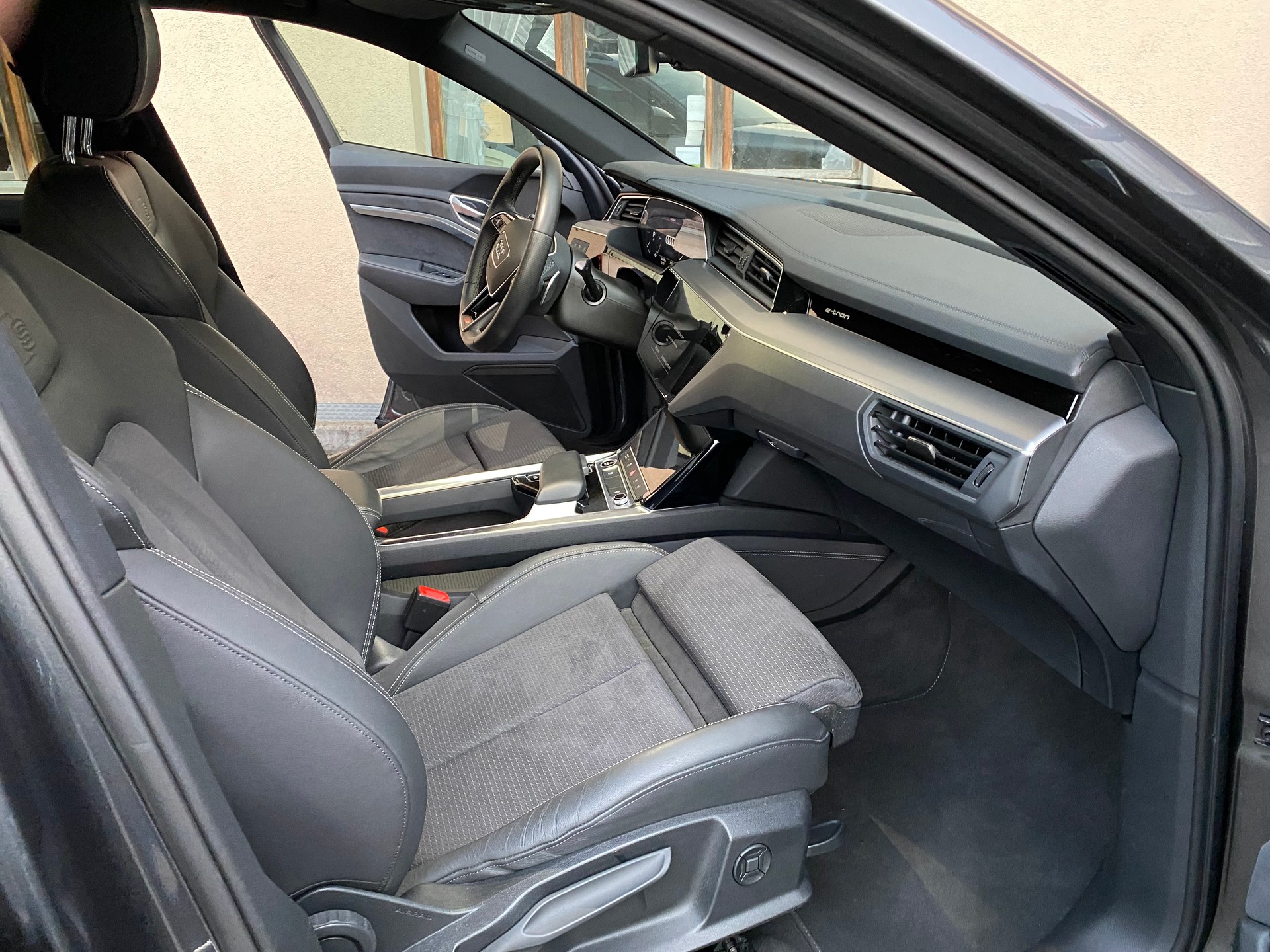 AUDI e-tron 55 Sportback S Line Black Edition quattro-image-5