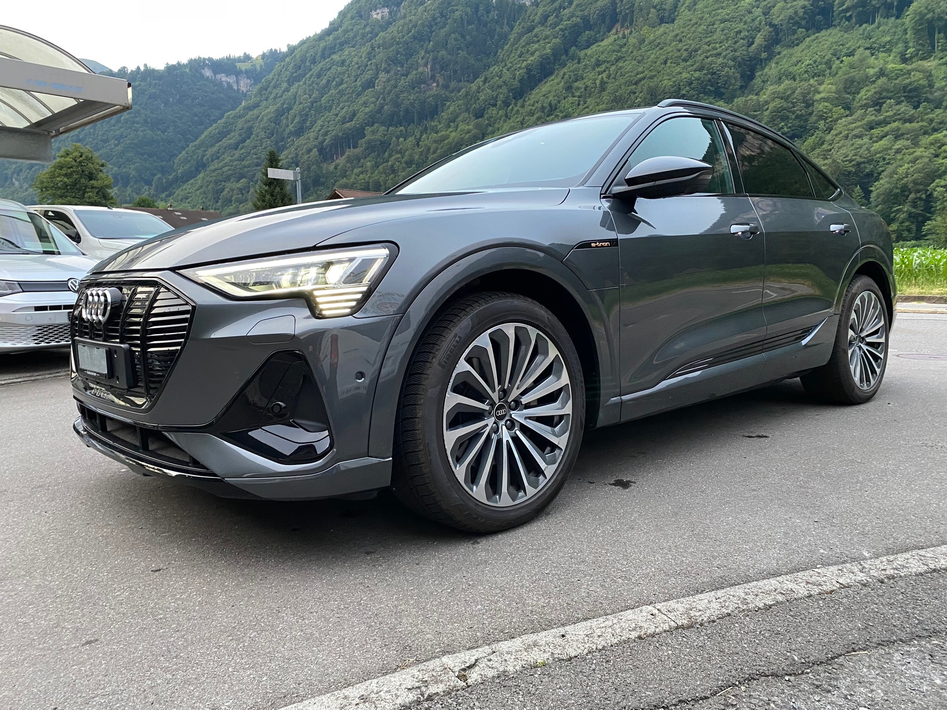 AUDI e-tron 55 Sportback S Line Black Edition quattro-image-1